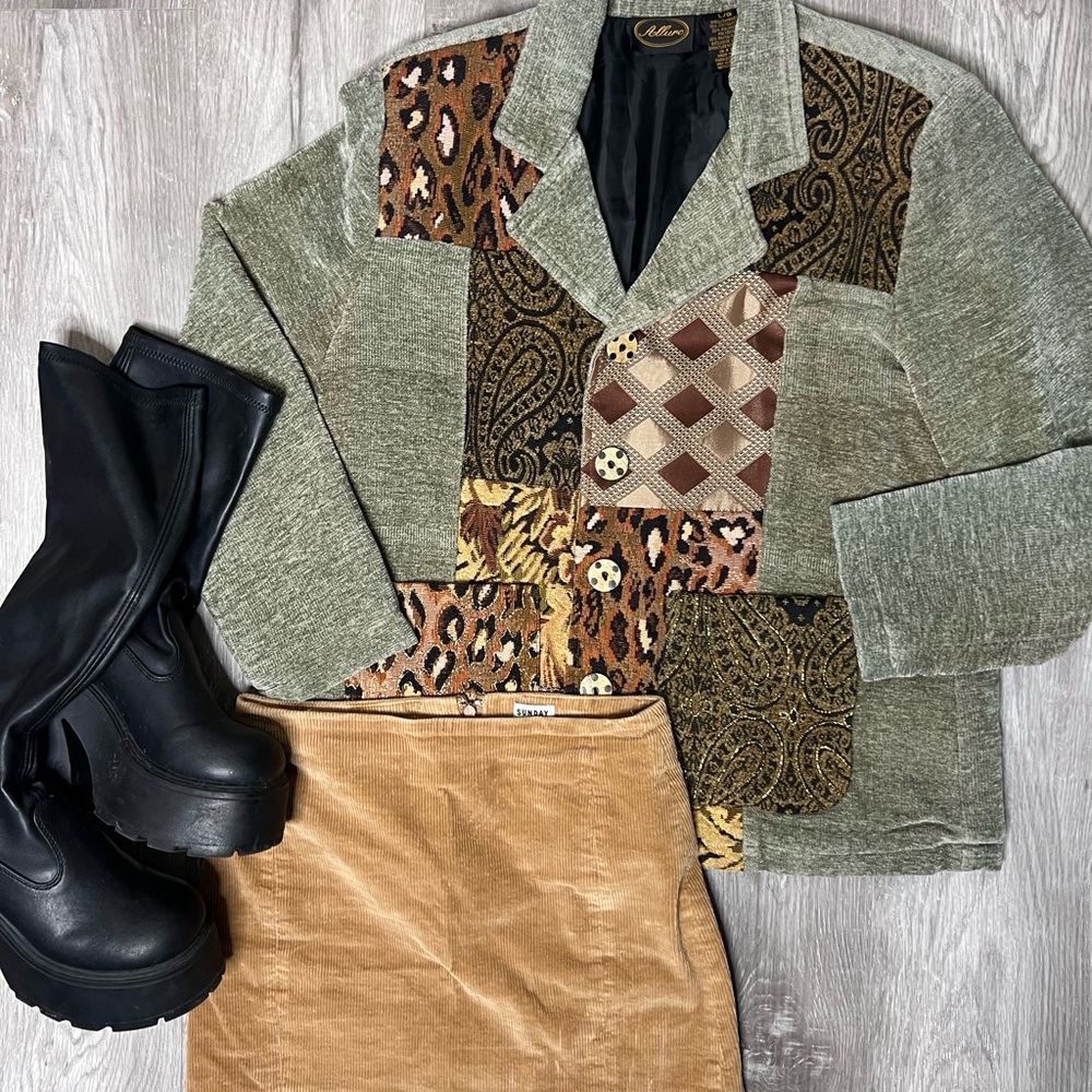 ✨Vintage Authentic Allure Patchwork 🎨Wearable Art Jacket (Size L)🖼️